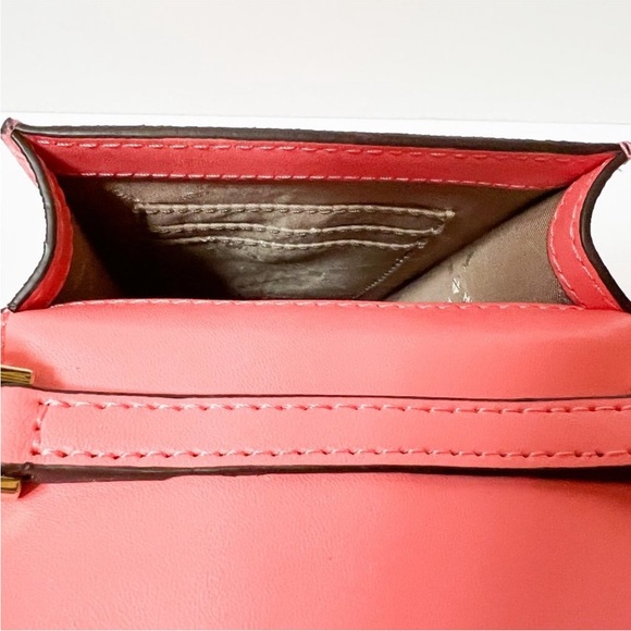 Michael Kors Carmen Small
Phone Crossbody Bag MK
Grapefruit Pink - Picture 4 of 8